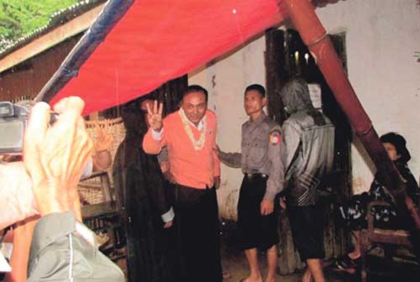အောက်တိုဘာ ၅ ရက်က ကလေးတက္ကသိုလ် ဘွဲ့နှင်းသဘင်ခန်းမတွင် ကမ္ဘာ့ဆရာများနေ့ အထိမ်းအမှတ် မြတ်ဆရာပူဇော်ပွဲ ကျင်းပနေစဉ် (ဓာတ်ပုံ-အောင်သူထွန်း)