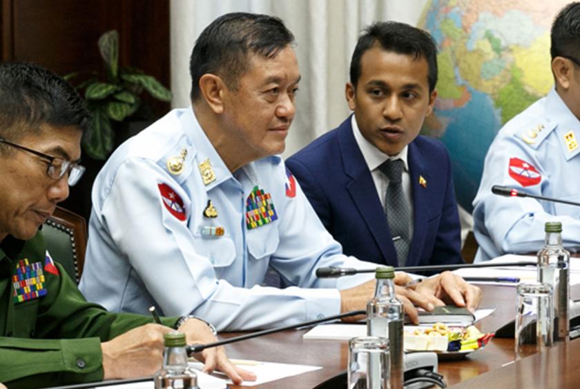 ၂၀၁၈ ခုနှစ် သြဂုတ် ၁၇ ရက်က ရုရှားနိုင်ငံတွင် ရုရှားကာကွယ်ရေးဝန်ကြီးဌာန ဒုတိ်ယဝန်ကြီး အလက်ဇန်းဒါးဖိုမင်နှင့် တွေ့ဆုံပွဲတွင် ဗိုလ်ချုပ်ကြီး မောင်မော်ကျော် အားတွေ့ရစဉ်