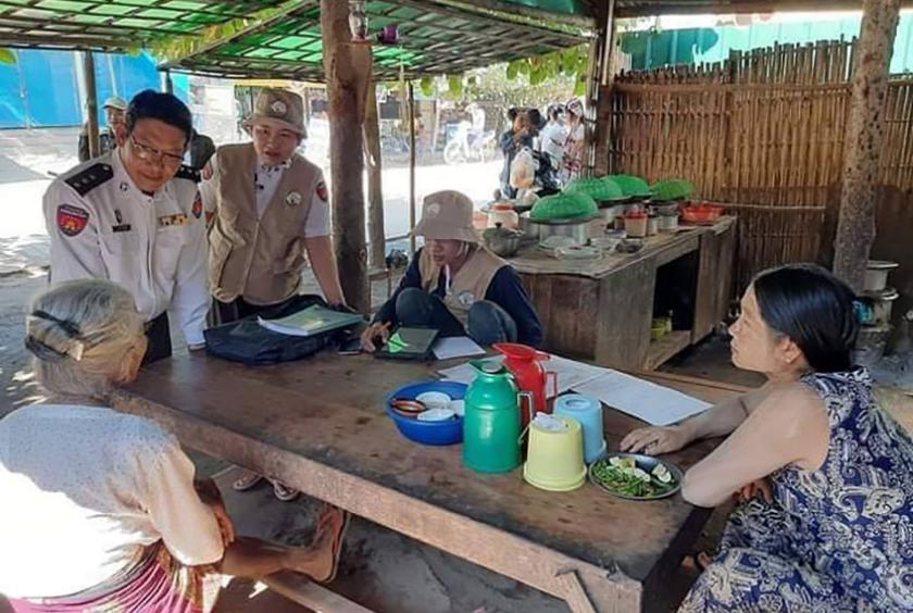 ၂၀၁၉ ခုနှစ် ကြားဖြတ်လူဦးရေ သန်းခေါင်စာရင်း ကောက်ယူရန်အတွက် ပဲခူးတိုင်းဒေသကြီး၊ ပြည်ခရိုင် သင်တန်းသား/ သင်တန်းသူများက လက်တွေ့ကွင်းဆင်းလေ့ကျင့် ဆောင်ရွက်နေစဉ်