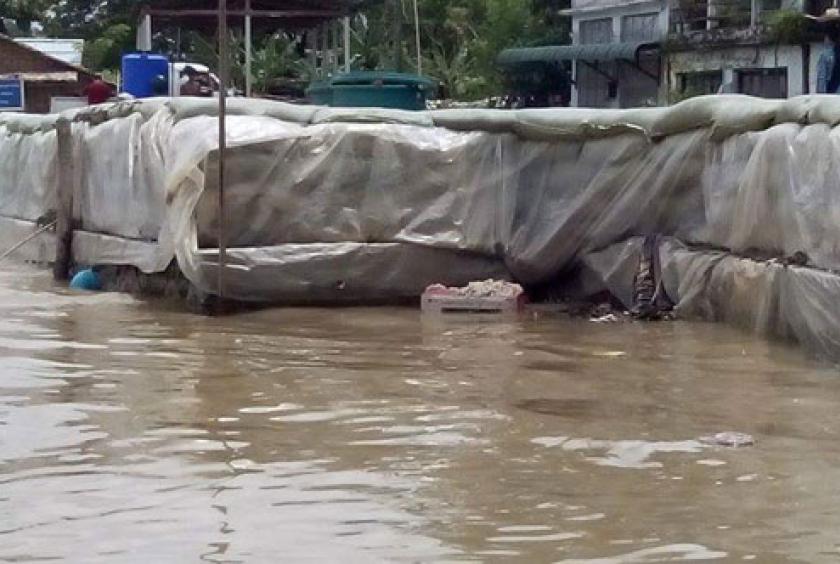 သာပေါင်းမြို့ပေါ် ရပ်ကွက်များ ရေနစ်မြုပ်နေသည့် မြင်ကွင်း (ဓာတ်ပုံ - ရာဇာထွန်း)