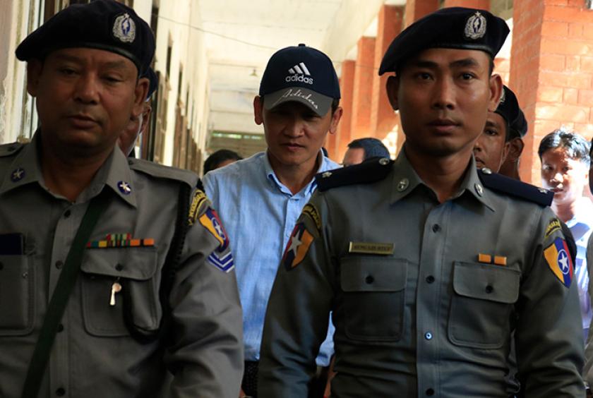 မြန်မာ့သတ္တုတွင်းဥပဒေပုဒ်မ ၃၀ (က) ဖြင့် တရားစွဲဆိုခံထားရသည့် အမျိုးသားကြီးပွားတိုးတက်ရေး ကုမ္ပဏီဥက္ကဋ္ဌ ဦးစိုးထွန်းရှိန်အား နိုဝင်ဘာ ၁၃ ရက်က ရမည်းသင်းမြို့နယ် တရားရုံးတွင် ရုံးထုတ်စဉ်
