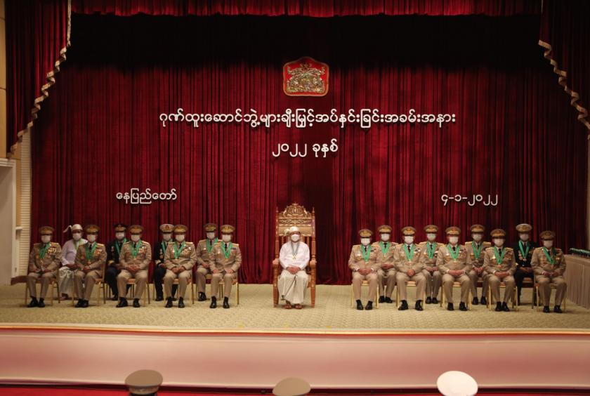 နေပြည်တော်၌ ဇန်နဝါရီ ၄ ရပ်က (၇၄)နှစ်မြောက် လွတ်လပ်ရေးနေ့တွင် ဂုဏ်ထူးဆောင်ဘွဲ့များ ချီးမြှင့်အပ်နှင်းခြင်းအခမ်းအနား ကျင်းပစဉ်