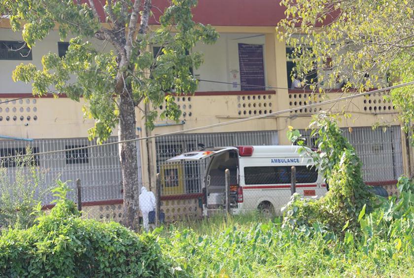 ကိုရိုနာဗိုင်းရပ်စ် စောင့်ကြည့်လူများကို ထားရှိသည့် ဝေဘာဂီဆေးရုံကို တွေ့ရစဉ်  (ဓာတ်ပုံ- အောင်မျိုးသန့်)