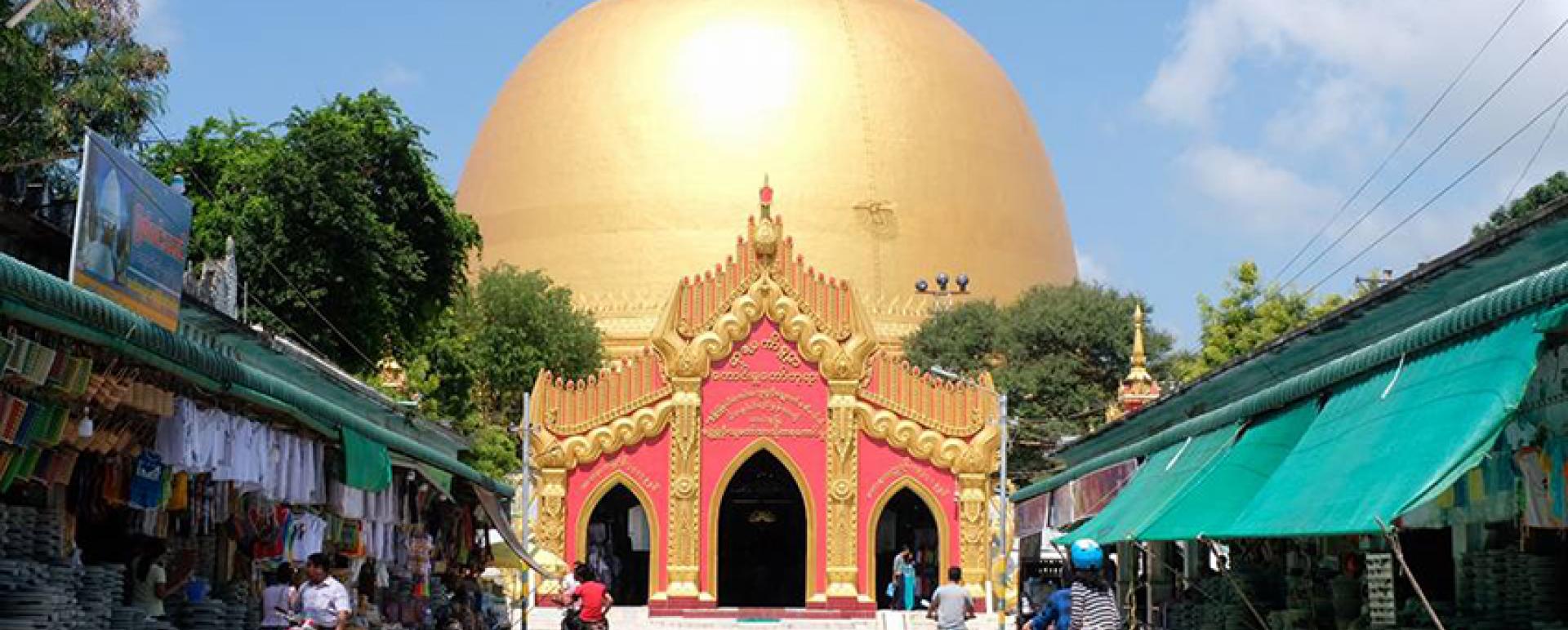 ကောင်းမှုတော်စေတီကို ဖူးတွေ့ရစဉ်